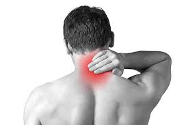 Manifestation de la douleur du cou : torticolis, maux de tête, bourdonnement, etc.