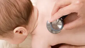 Symptômes de la roséole infantile : éruptions cutanées, fièvre, ganglions cervicaux, pharyngite, convulsion, ...