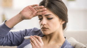 Symptômes de la dengue : fièvre, frissons, douleurs musculaires, maux de gorge, ...